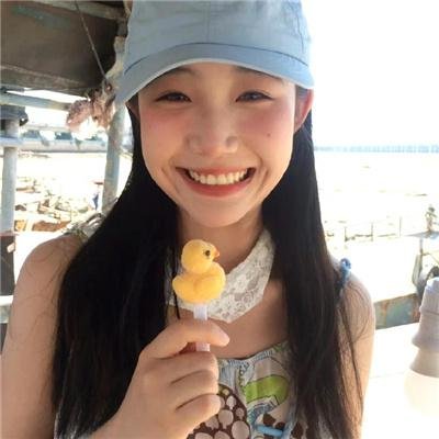 背鸭子的男孩